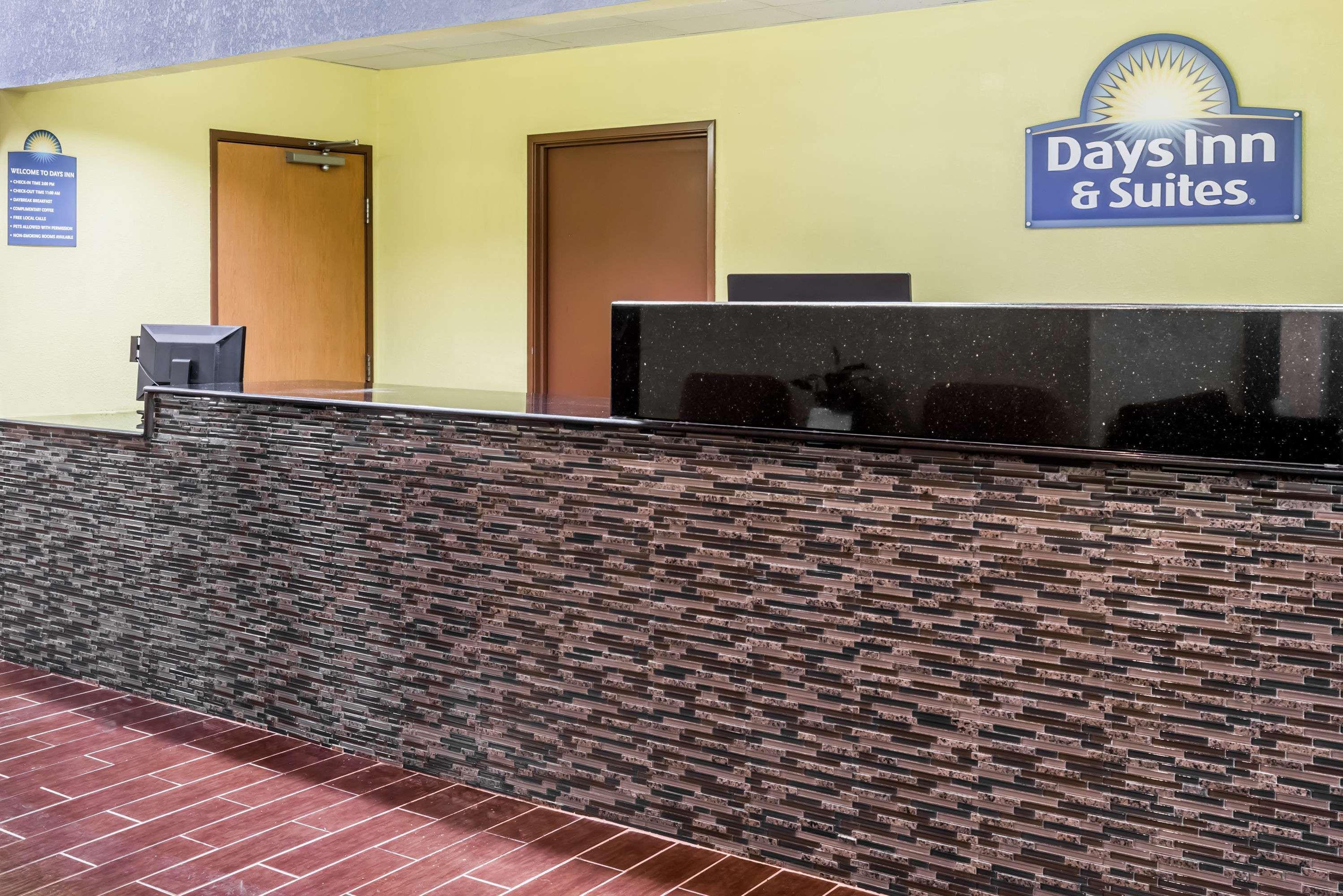Days Inn & Suites By Wyndham Casey Exteriör bild